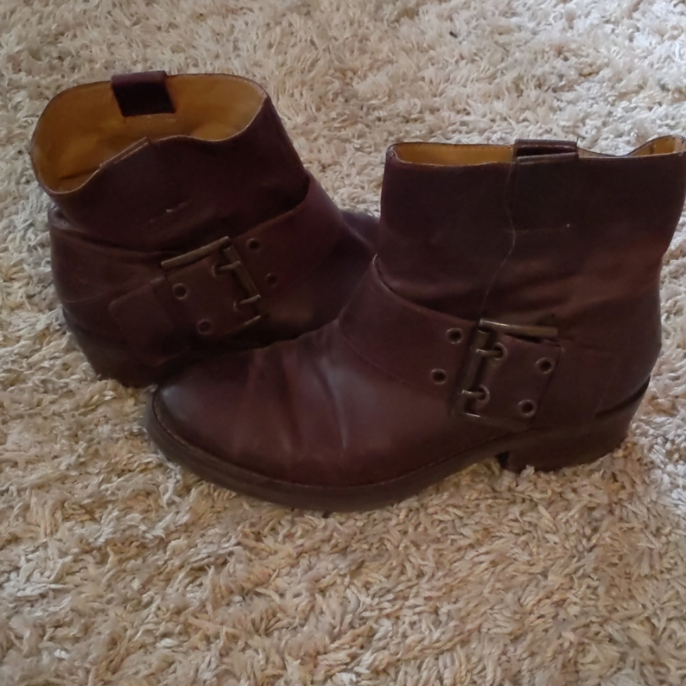 Nine West low buckle half boots barely worn